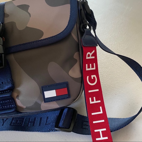 TOMMY HILFIGER  CAMO CROSSBODY - Picture 7 of 8